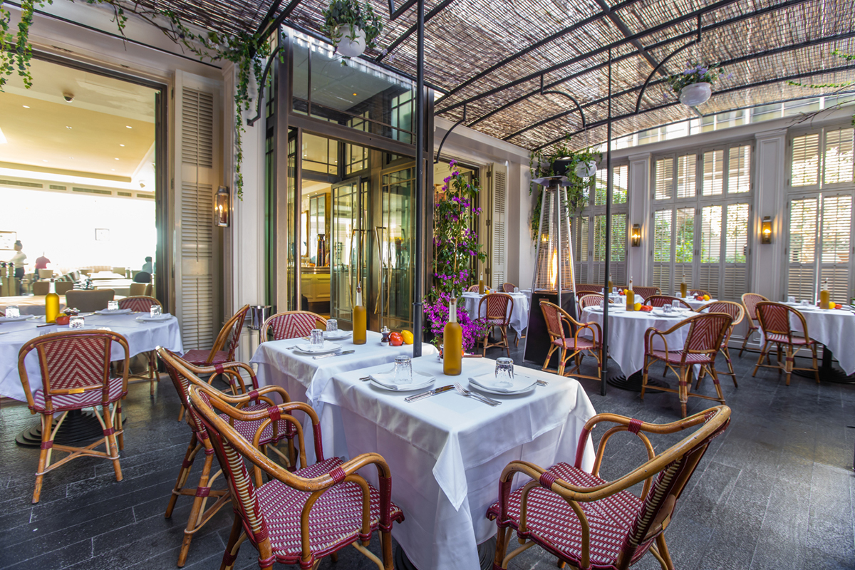 Dubai Eatery Reduces Alcohol Prices in Response to New Regulations