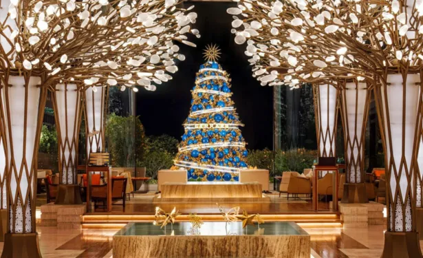 Mandarin Oriental Jumeira and Garrard Unveil an Enchanted Sapphire-Inspired Christmas Tree in Dubai