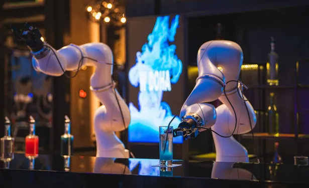W Doha's Cutting-Edge Addition: Meet the Robot Mixologist
