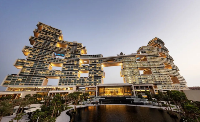 Beyoncé's First Live Concert in Four Years Inaugurates a Luxurious Dubai Resort.